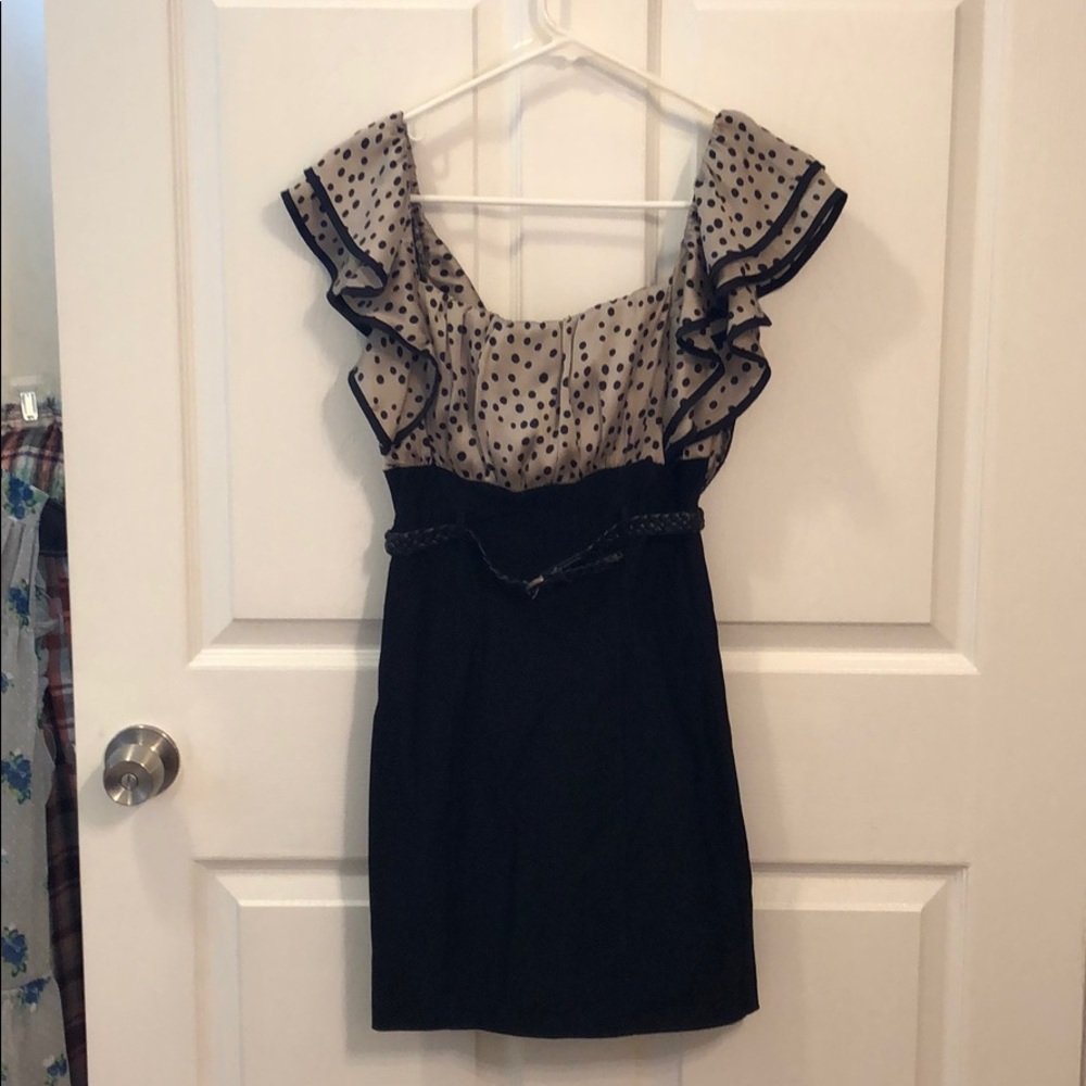 Polka dot dress with ruffle sleeve